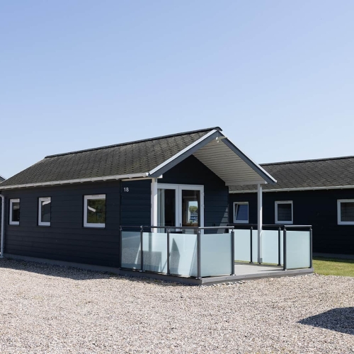 Hytte på 30m2 set udefra på Storebælt Camping
