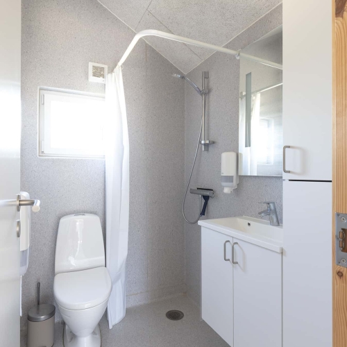Badeværelse i hytte på 30m2 på Storebælt Camping