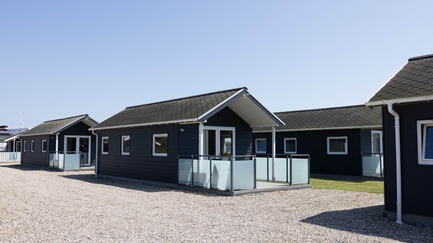 Hytte på 30m2 set udefra på Storebælt Camping