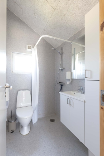 Badeværelse i hytte på 30m2 på Storebælt Camping