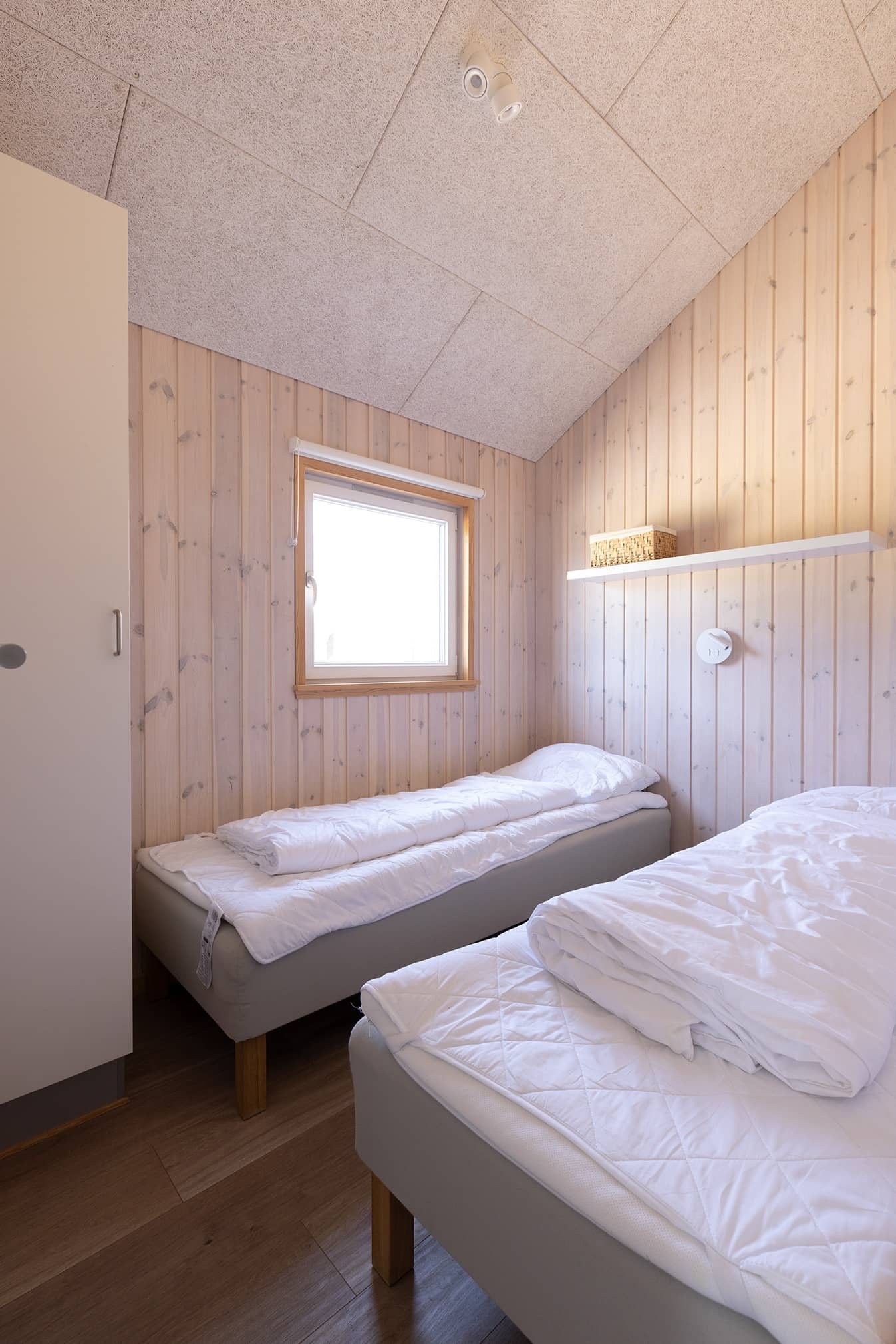 soveværelse med ro senge i hytte på 25m2 på Storebælt Camping